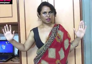 Amped up Indian lady showing her mature body