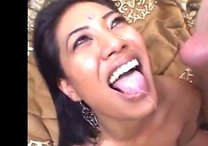 Hairy pussy hottie getting double-teamed big time