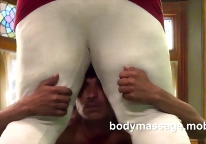 Pretty hot BBW mature gives her client a very nice massage